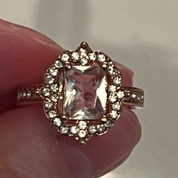 Rose Gold Diamond Halo Cut Ring - Picture 4 of 7